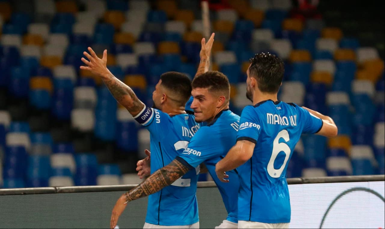 Con anotaciones de Victor Osimhen (11') y Lorenzo Insigne de penalti (57'), el Napoli se impone ante Cagliari 2-0 durante la Jornada 6 en la Serie A. Hirving Lozano jugó los 20 últimos minutos del encuentro y la escuadra 'Azzurra' sigue super líder de la tabla.