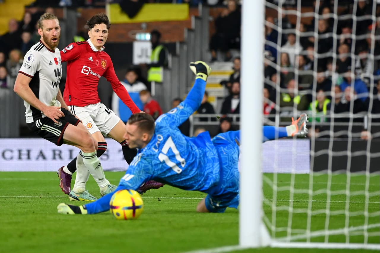 El argentino Alejandro Garnacho marcó el gol del triunfo para Manchester United en su visita al Fulham; Unai Emery suma victorias al frente del Aston Villa ante el Brighton.