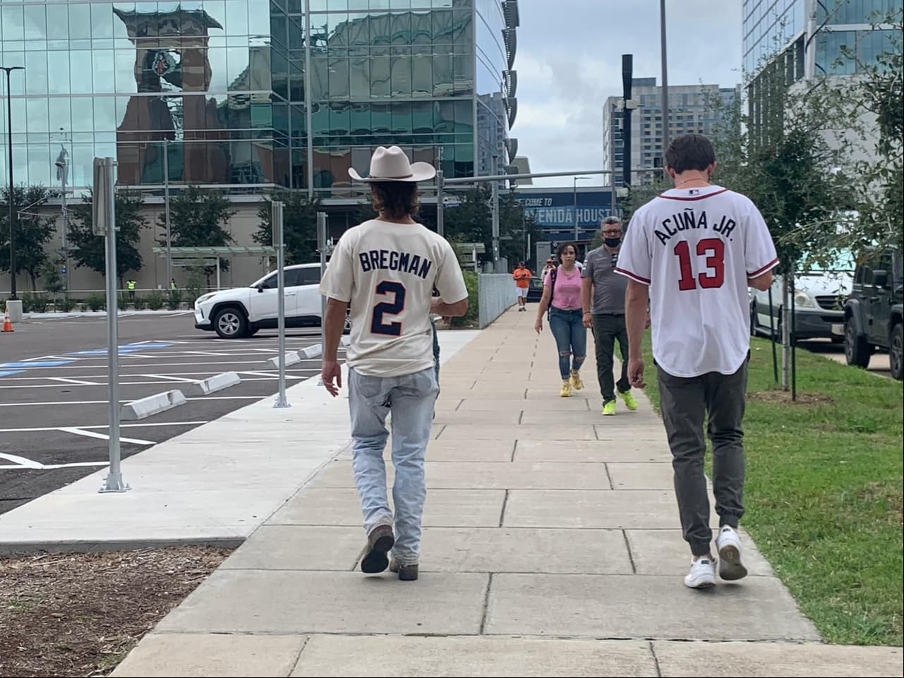 Houston se muestra listo para albergar el arranque de la Sere Mundial entre los Huston Astros y los Atlanta Braves.