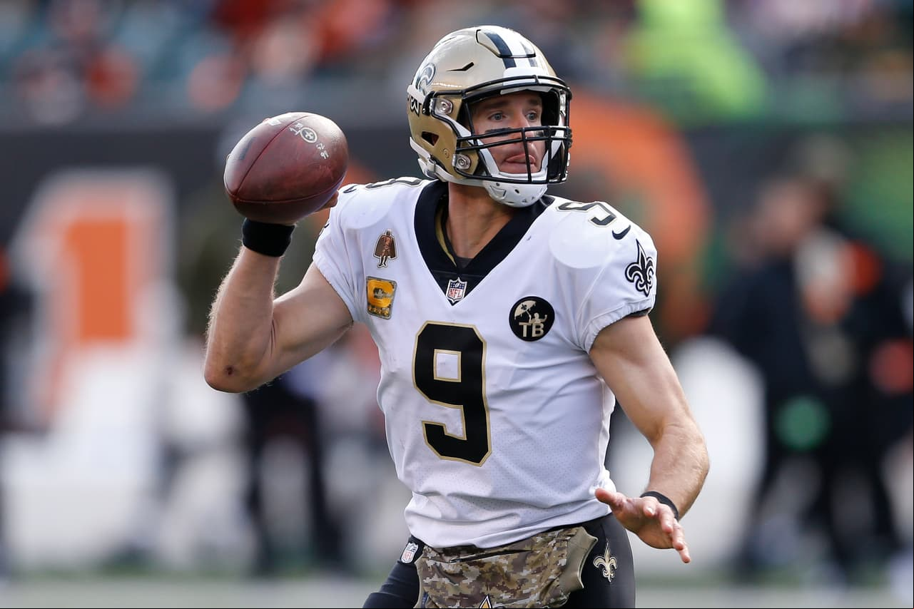 Drew Brees completó 22 de 25 pases para 265 yardas con tres envíos de touchdown y sin intercepciones ni capturas.