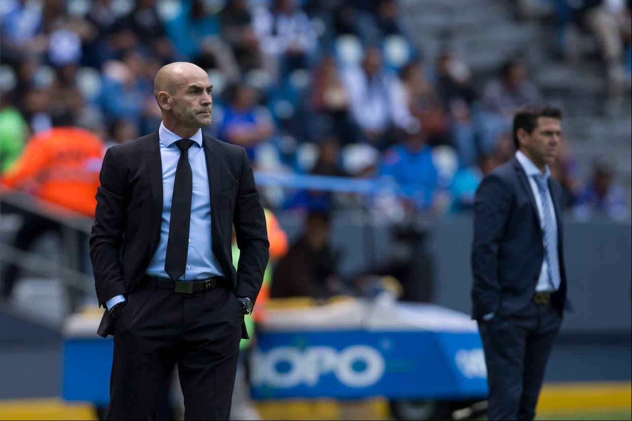 Paco Jemez tiene mucha presión encima. Con tres años sin jugar la Liguilla, la afición y la directiva de Cruz Azul no aceptarán un nuevo fracaso.