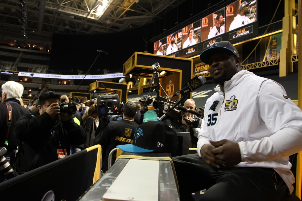 Los jugadores de los Carolina Panthers se mostraron listos para ser campeones durante el Opening Night previo al Super Bowl 50, he aquí sus mejores imágenes.