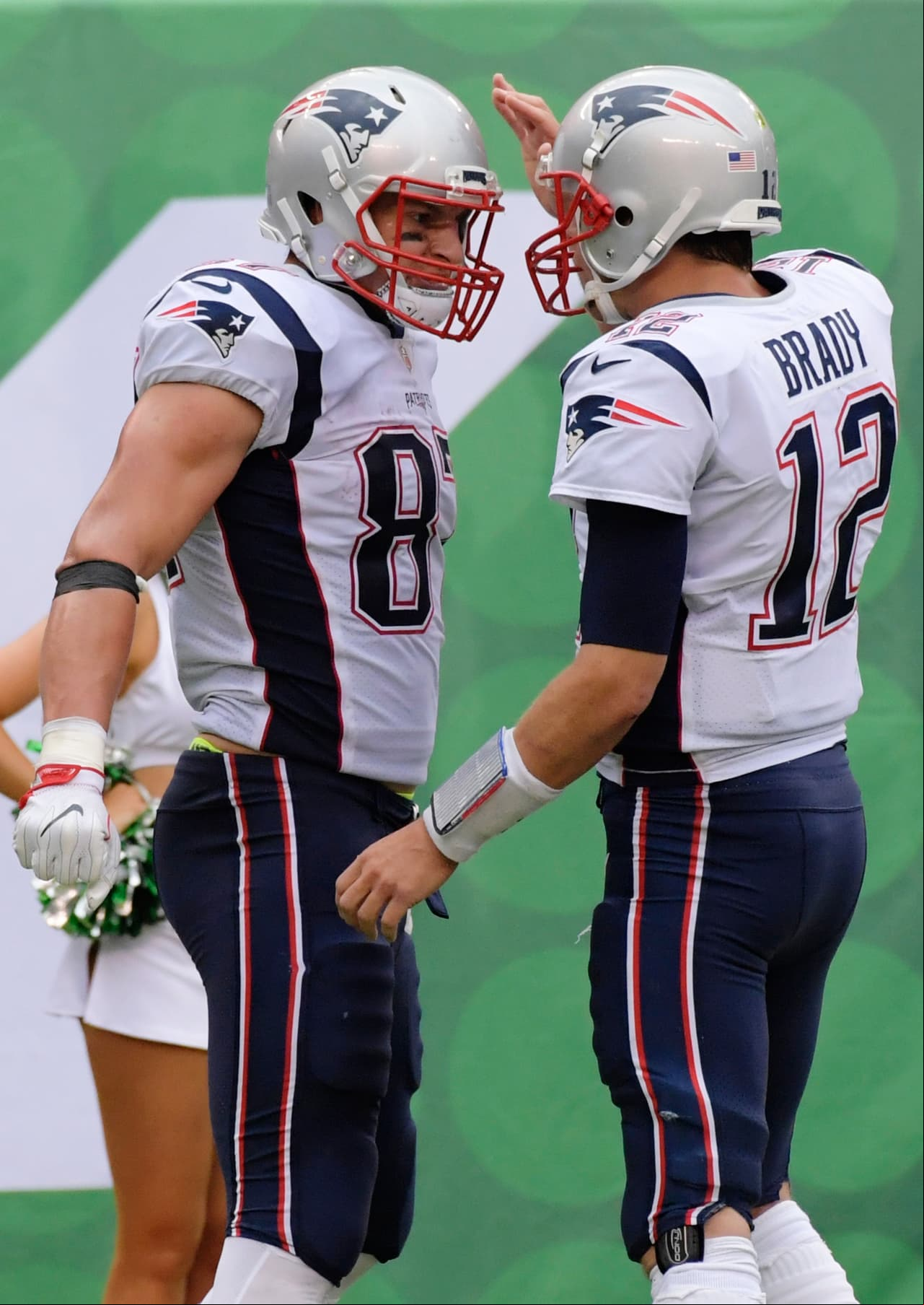 En la reanudación, Brady comandó una ofensiva de los Patriots de ocho jugadas y 75 yardas para poner arriba a Nueva Inglaterra 21-14, al conectar un pase de 33 yardas con Rob Gronkowski.