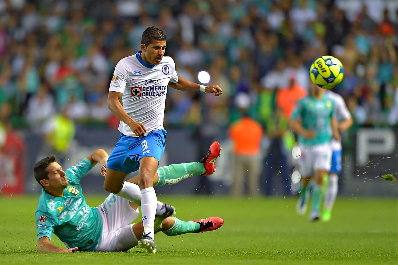 La situación de Joao Rojas parece definitiva: no seguiría en Cruz Azul. Santos Laguna y Pumas lo estarían buscando para reforzarse.