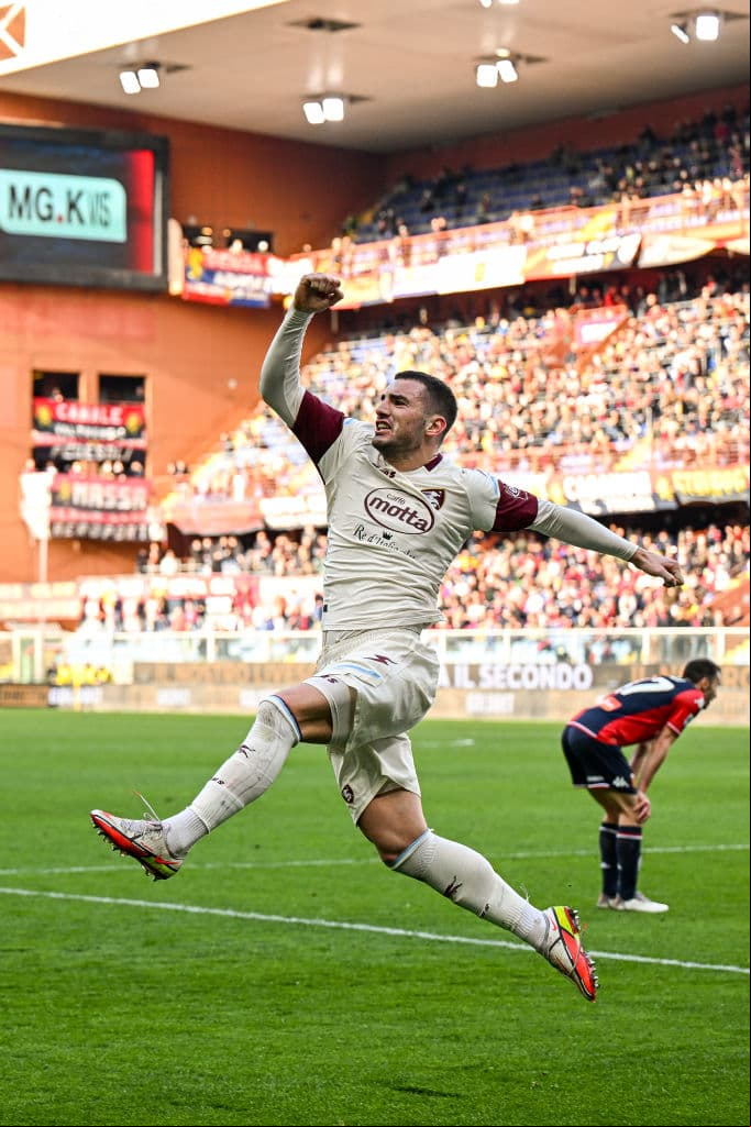 GENOA, ITALY - FEBRUARY 13: Federico Bonazzoli of Salernitana celebrates after scoring a goal during the Serie A match between Genoa CFC and US Salernitana at Stadio Luigi Ferraris on February 13, 2022 in Genoa, Italy. (Photo by Getty Images)