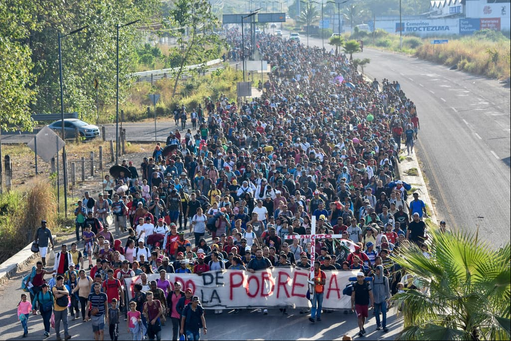Cientos de migrantes parten juntos desde el sur de México hacia EEUU