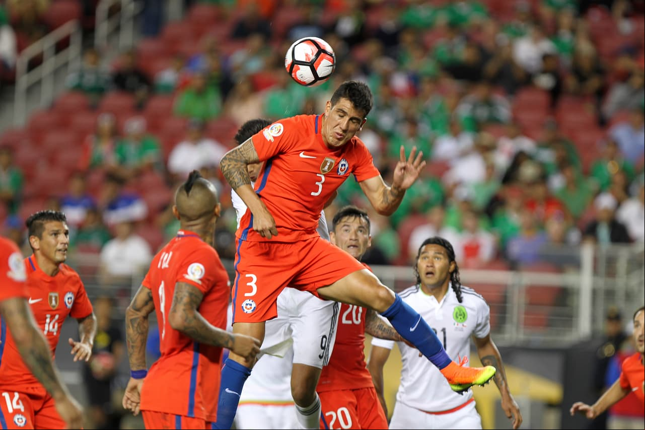 El Cruz Azul apostó este torneo por apuntalar su defensa con chilenos, pues además de Silva Enzo Roco llegó al equipo. El bueno trato de balón y colocación para defender a campo abierto son las cartas de recomendación del andino.
