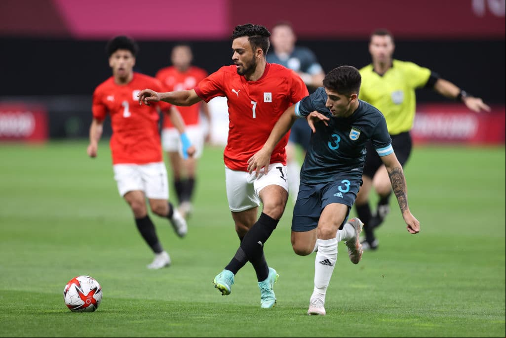 Argentina despierta y logra vencer a Egipto por la mínima en su segundo juego en Juegos Olímpicos. Facundo Medina fue el héroe argentino, quien logró convertir el gol al minuto 7' del encuentro. Se medirán por su pase a Cuartos contra España, mientras que los egipcios harán lo propio ante Australia.