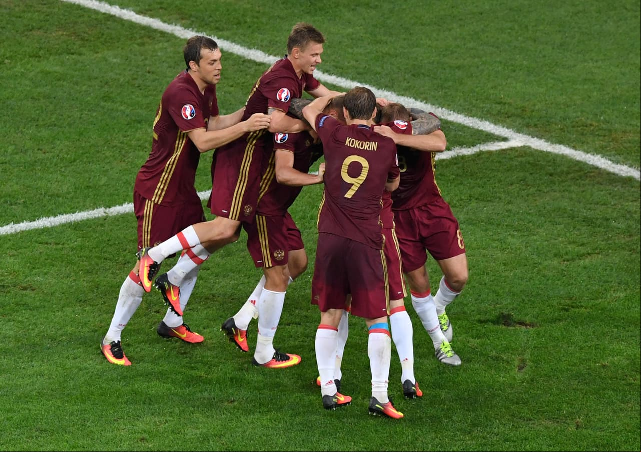 Rusia rescató el punto, que al final le supo a gloria ante una Inglaterra que dejó escapar el triunfo con sus constantes errores al frente.