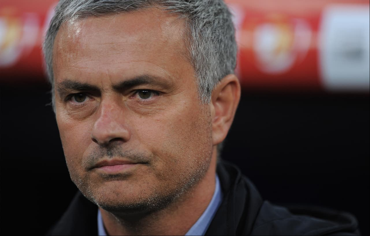 El diario ‘El Mundo’ publicó lo que el auxiliar del Atlético de Madrid le habría dicho al técnico portugués: “¡Yo no soy Tito, yo te arranco la cabeza!”. Días más tarde Mourinho respondió: “¿Quién es el ‘Mono’ Burgos?”.
