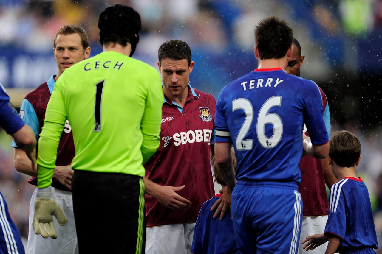 Bridge (de vinotinto) no solo dejó atrás su amistad con Terry sino que le niega el saludo en los partidos en los que se enfrentan, en un acto que suele ser protocolario previo a los enfrentamientos.