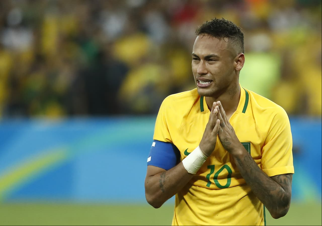 Aunque Neymar podría llegar a ser clave con PSG e ir a Mundial si su lesión no empeora, también sabe que podría perderlo todo y quedar con las manos vacías. De ahí, sabe que tendrá que decidir.