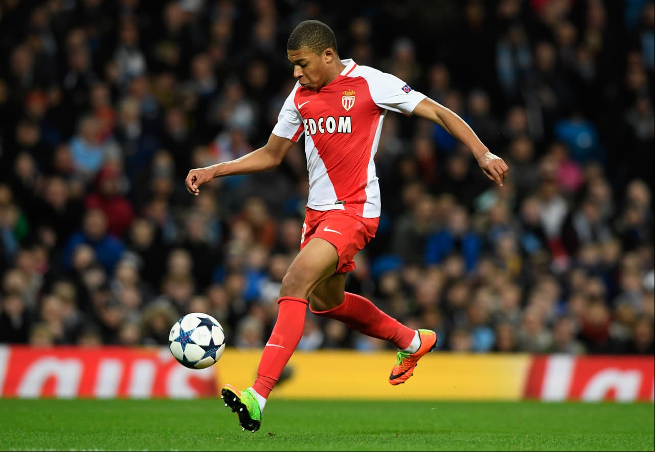 5. Kylian Mbappe (18 años) - Delantero - A.S. Mónaco