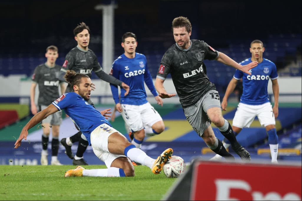 Everton pasa por encima de Sheffield Wednesday con un marcador de 3 a 0. El colombiano James Rodriguez asistió en dos ocasiones y las anotaciones corrieron a cargo de Dominic Calvert-Lewin, Richarlison y Yerry Mina; califican a Octavos de Final de la FA Cup.