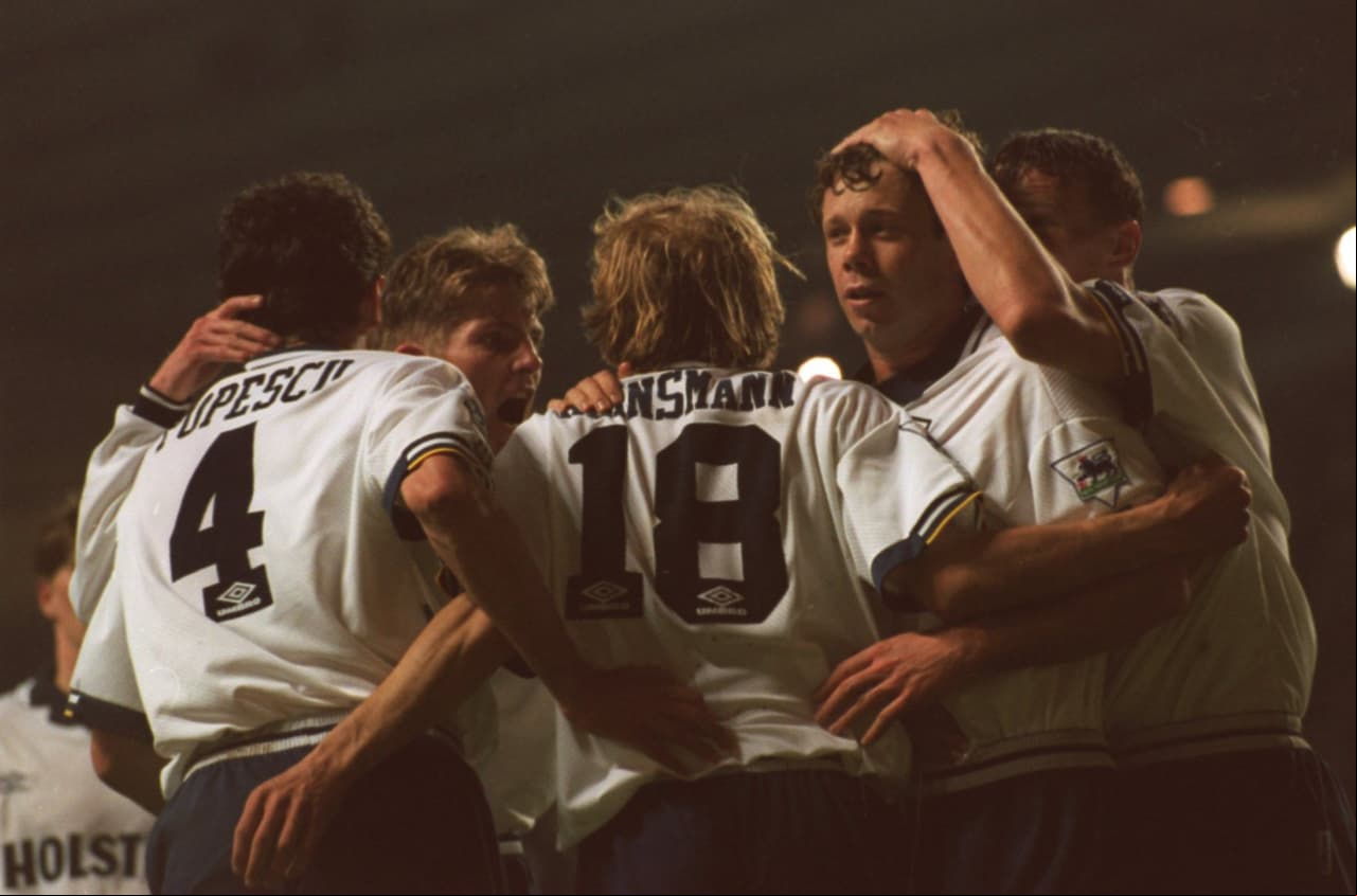 Klinsmann ya había jugado antes en el Tottenham, pero en 1998 tenía la encomienda de salvar a los 'Spurs' y ponerle punto final a su brillante carrera en el máximo nivel.