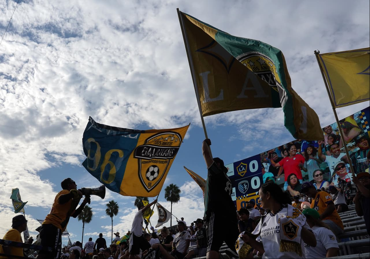 Con ese marcador, LA Galaxy está en la octava posición de la Conferencia Oeste, a tres unidades de distancia de puestos de clasificación a Playoffs.
<br>