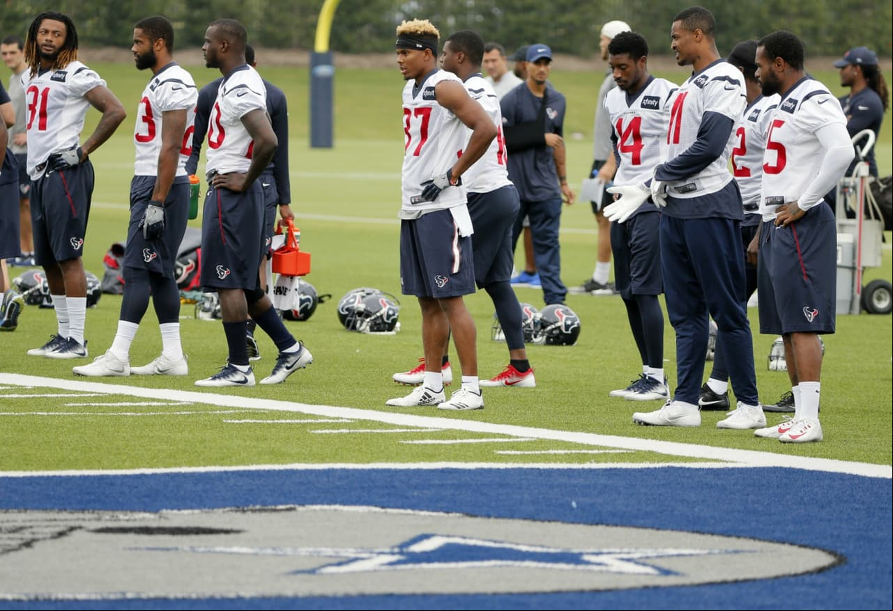 Los Texans entrenaban en las instalaciones de los Cowboys, en Frisco.