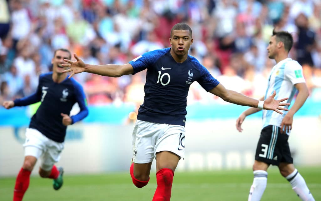 Francia derrotó 4-3 a Argentina en los octavos de final del Mundial de Rusia 2018, en una exhibición de buen fútbol de Kylian Mbappe, autor de un doblete en el Kazan Arena.