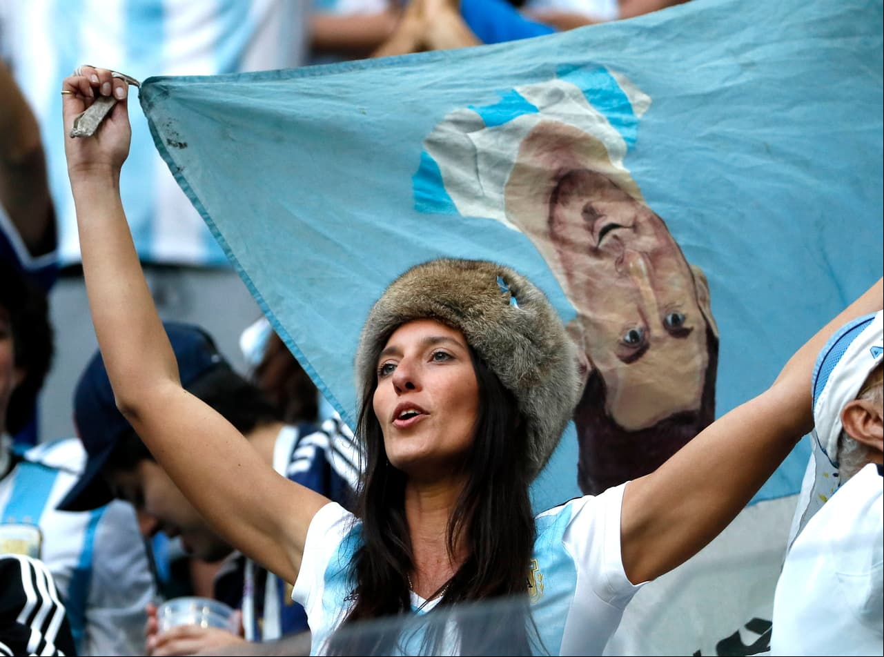 St.petersburg (Russian Federation), 26/06/2018.- ers of Argentina prior the FIFA World Cup 2018 group D preliminary round soccer match between Nigeria and Argentina in St.Petersburg, Russia, 26 June 2018. (RESTRICTIONS APPLY: Editorial Use Only, not used in association with any commercial entity - Images must not be used in any form of alert service or push service of any kind including via mobile alert services, s to mobile devices or MMS messaging - Images must appear as still images and must not emulate match action video footage - No alteration is made to, and no text or image is superimposed over, any published image which: (a) intentionally obscures or removes a sponsor identification image; or (b) adds or overlays the commercial identification of any third party which is not officially associated with the FIFA World Cup) (Mundial de Fútbol, Rusia) EFE/EPA/ETIENNE LAURENT EDITORIAL USE ONLY EDITORIAL USE ONLY
