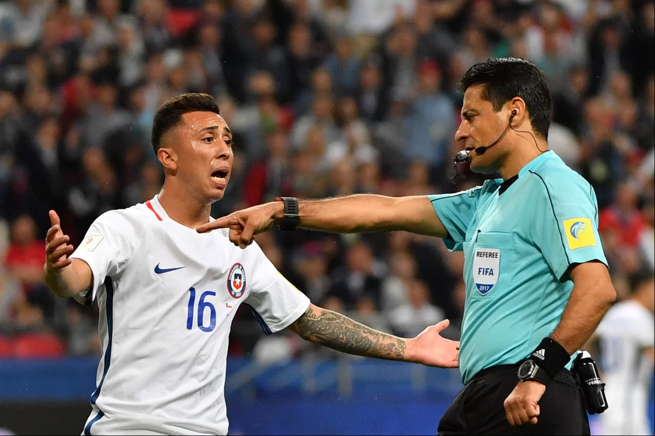 Portugal's midfielder Pizzi reacts to referee Iranian referee Alireza Faghani during the 2017 Confederations Cup semi-final football match between Portugal and Chile at the Kazan Arena in Kazan on June 28, 2017. / AFP PHOTO / Yuri CORTEZ (Photo credit should read YURI CORTEZ/AFP/Getty Images)