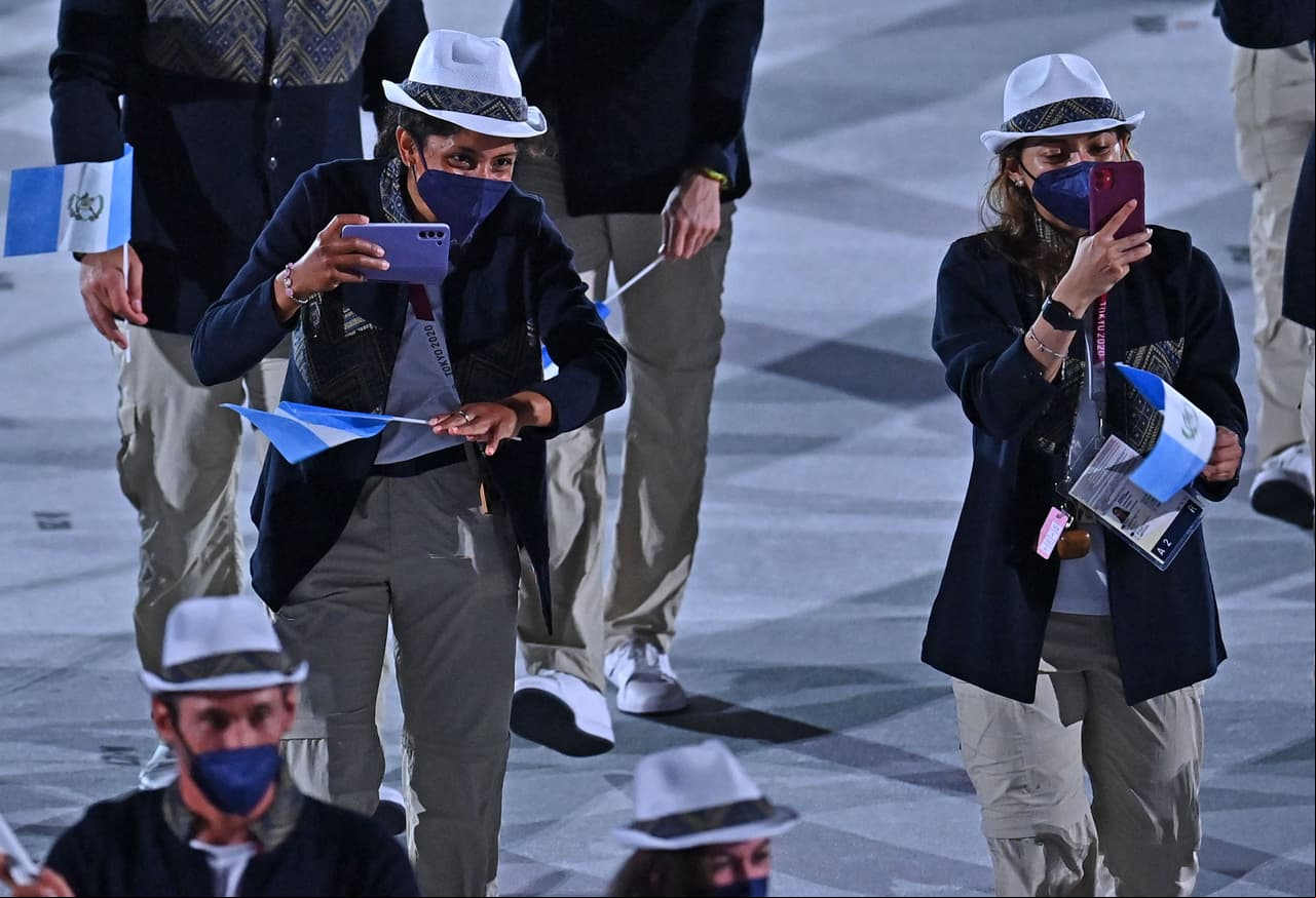 Guatemala apareció en la ceremonia inagural con su pequeña delegación.