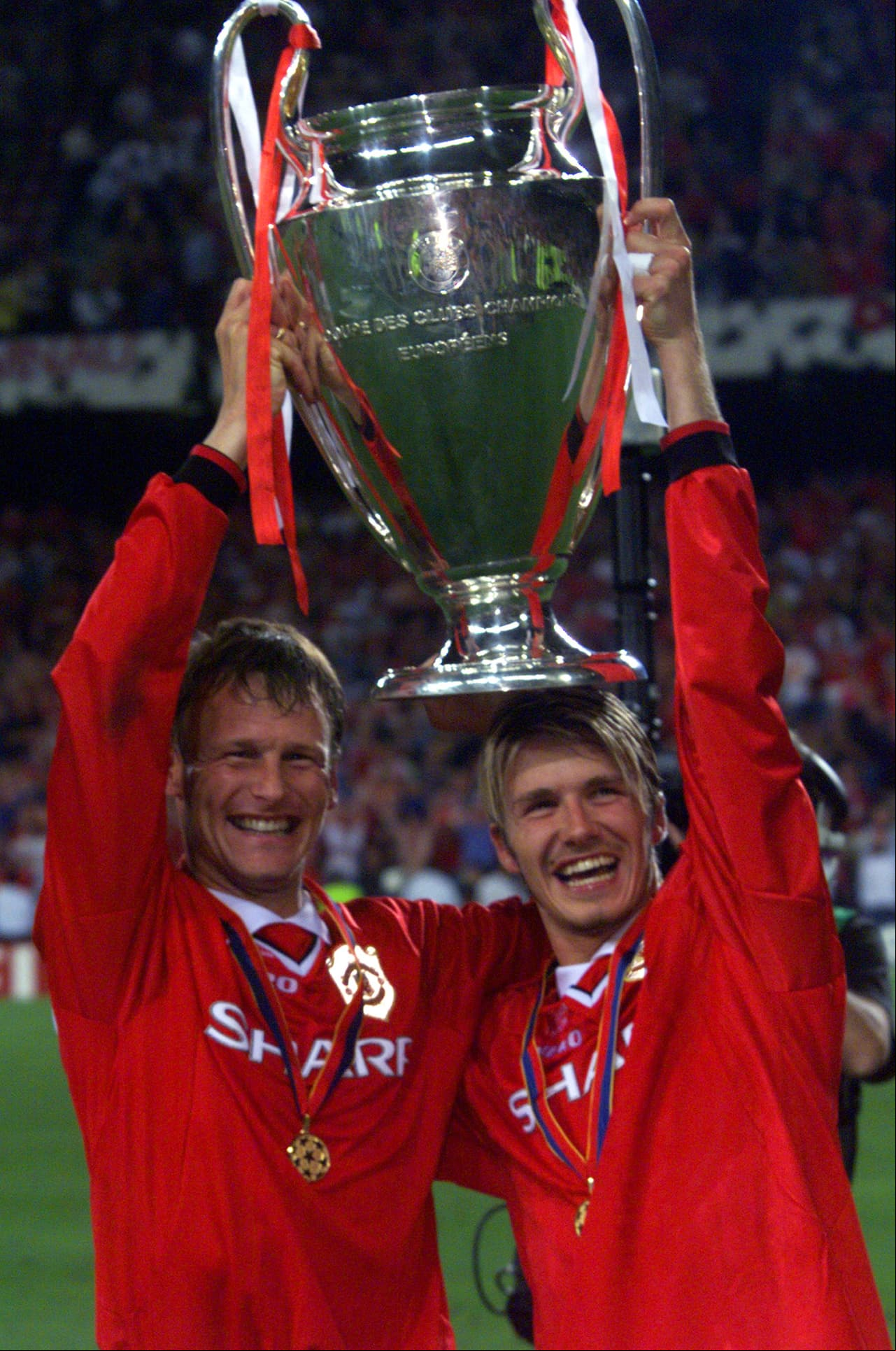 Ni siquiera cuando levantó la única Champions League que consiguió en su carrera su peinado se estropeó. Tampoco en las 6 Premier League que conquistó, ni la Community Shield y la F.A. Cup.
