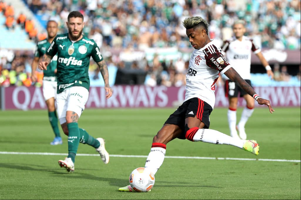 Con un gol de Deyverson al minuto 95, Palemiras rompe el empate en los tiempos extras, vencen 2-1 al Flamengo y levantan el título de la Copa Libertadores por segundo año consecutivo.