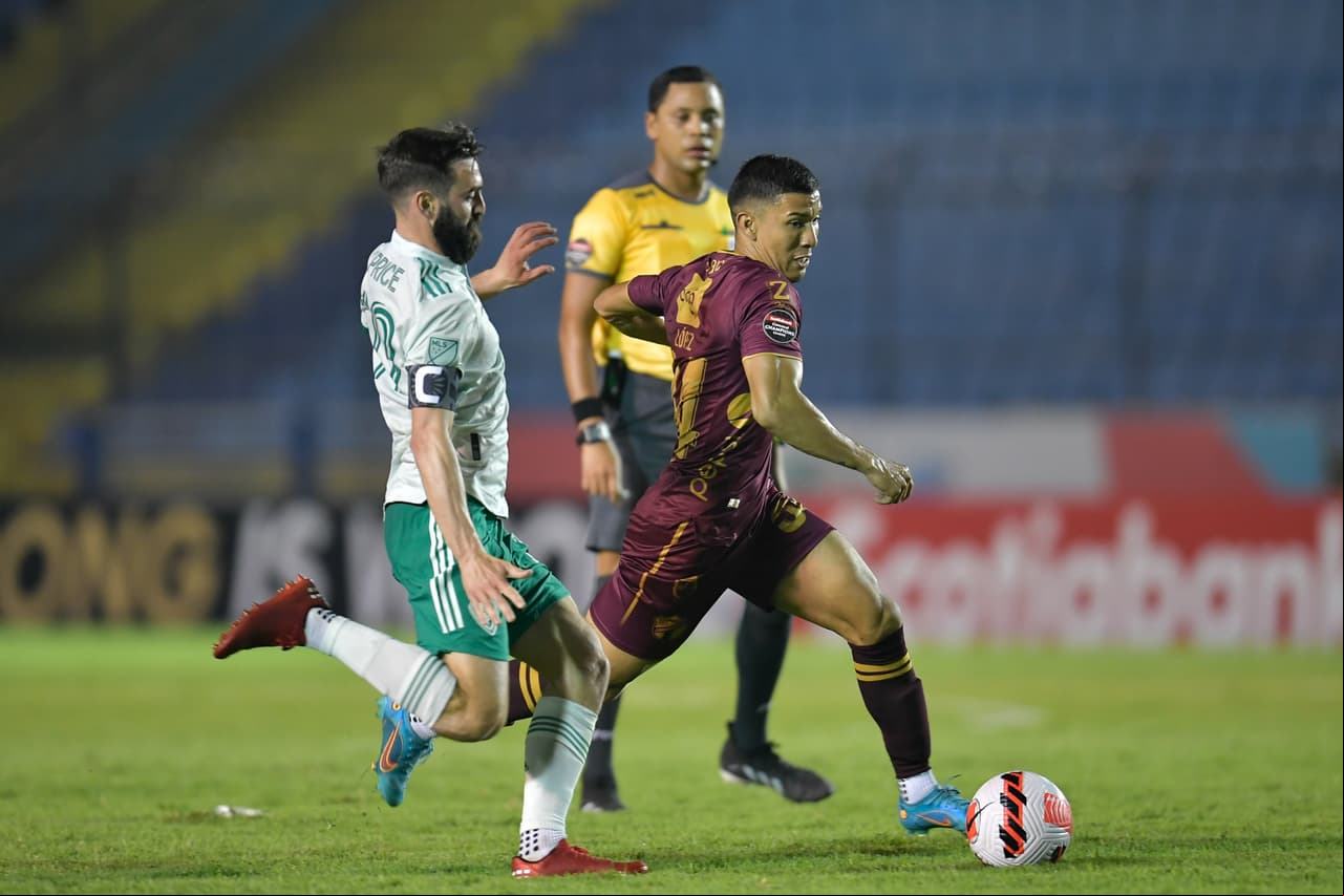 Gracias a que Karel Espino logró batir a William Yarbrough al minuto 89, Comunicaciones pega primero y vencen 1-0 a los Colorado Rapids en la ida de los octavos de final.