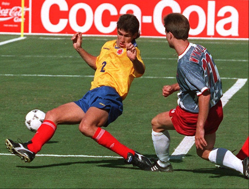El colombiano Andrés Escobar también fue víctima de una muerte trágica en 1994, después del Mundial de los Estados Unidos en el que participó con su selección.