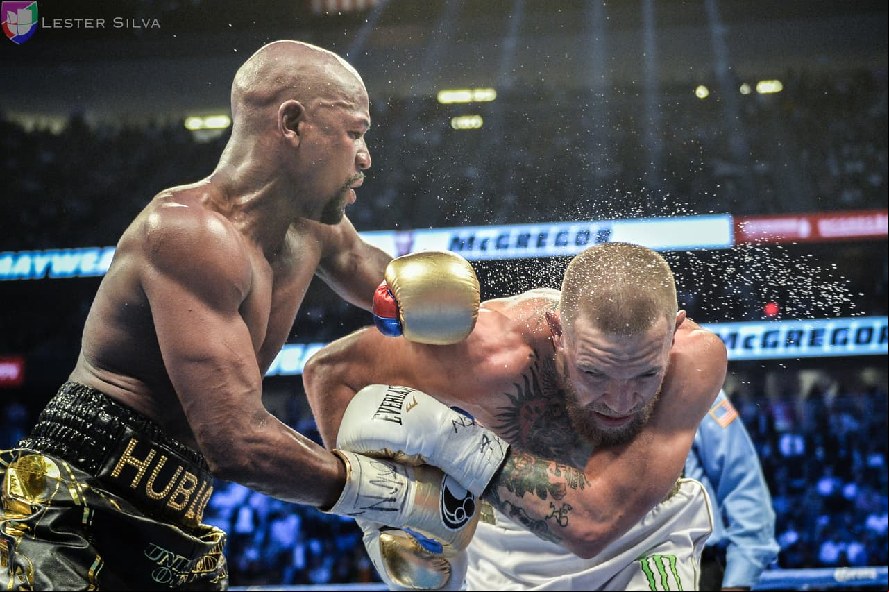 El estilo poco ortodoxo y alejado de los cánones del boxeo de McGregor pusieron en aprietos a "Money" quien incluso perdió ante los jueces los 3 primeros asaltos.