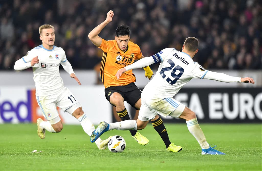 Con susto y alegría de Raúl Jiménez, el Wolverhampton se impone en casa por la mínima al Slovan Bratislava.