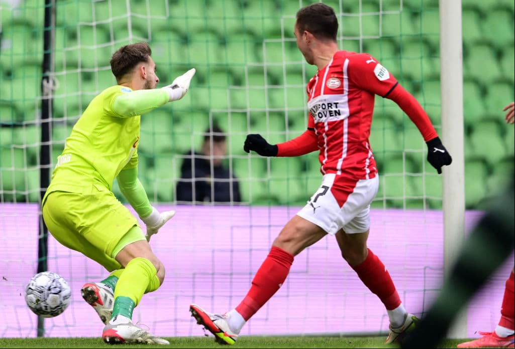 PSV se impone al Groningen por la mínima con anotación de Mario Gotze al minuto 10' del encuentro, durante la fecha 19 en la Eredivisie. Erick Gutiérrez fue titular los 90 minutos del encuentro.