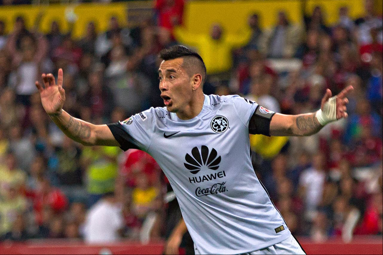 Además de su calidad como jugador, el colmillo de "Sambu" para buscar el o y reclamar el menor toque a su persona, lo hace un tipo difícil de contener.