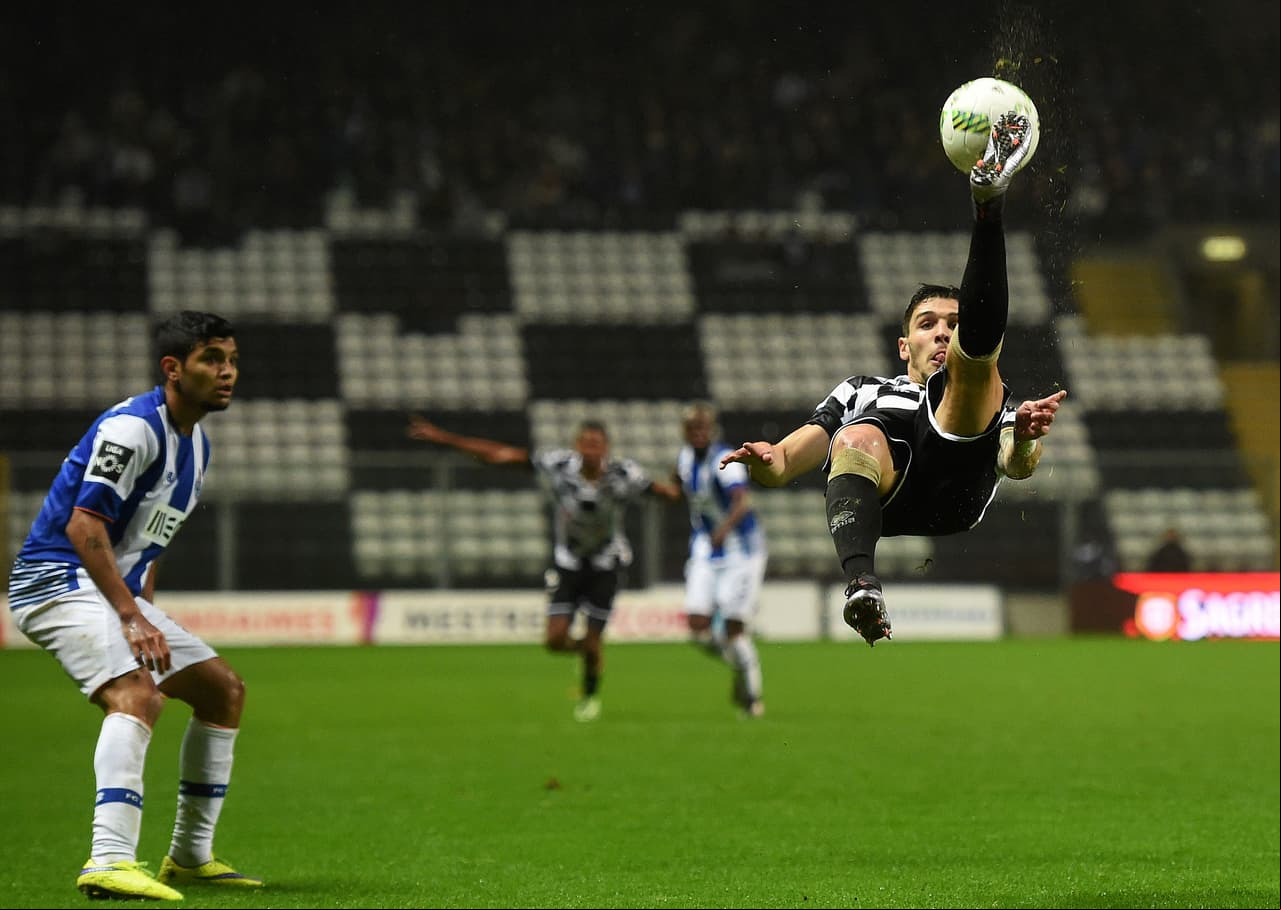 El caso más triste es el del FC Boavista de Porto, que es un club histórico y grande de Portugal. Su debacle comenzó con su nuevo Estadio do Bessa que lo llevó a la bancarrota y a la mediocridad deportiva.