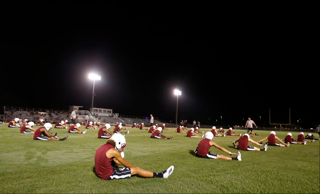 Luego de las plegarias comenzaron los jugadores a organizarse con la idea de llevar a cabo su entrenamiento de media noche.