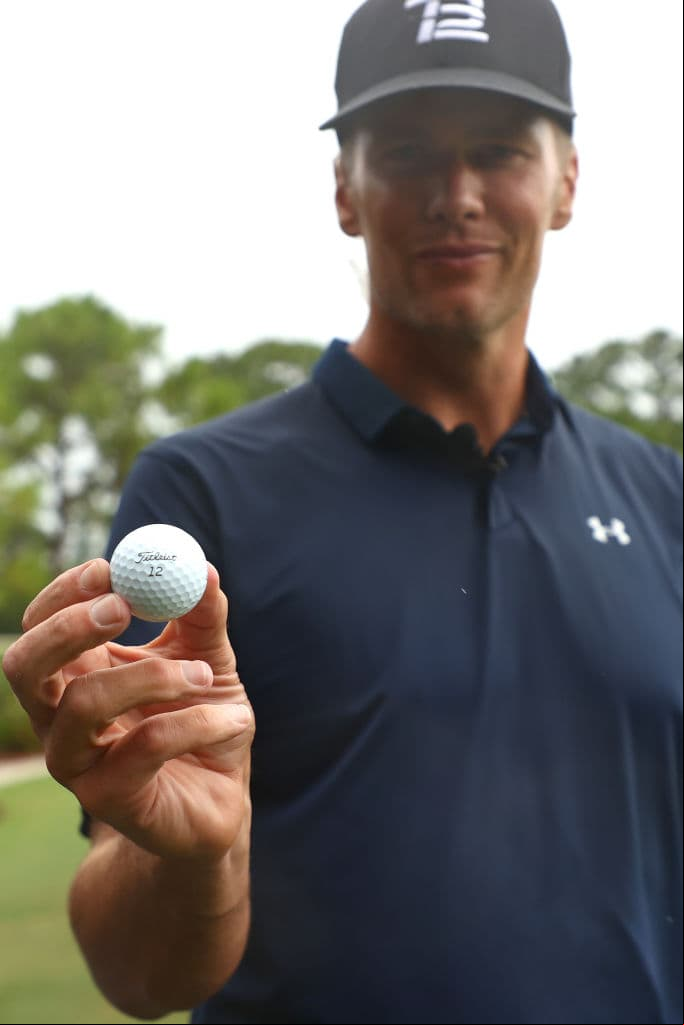 Para promocionar su nueva línea de ropa, Brady está jugando con su condición de ‘tendedero’.