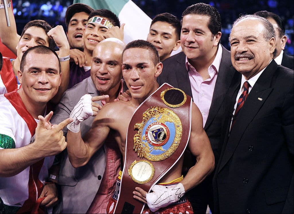 Carlos Cuadras y 'Gallo' Estrada pelearán por el título interino supermosca