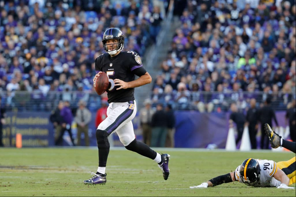 Joe Flacco tuvo otra tarde gris, al completar 23 de 37 pases para 209 yardas, sin intercepciones y sin anotaciones. Fue capturado en dos ocasiones, una cuando buscaba empatar al final del juego.