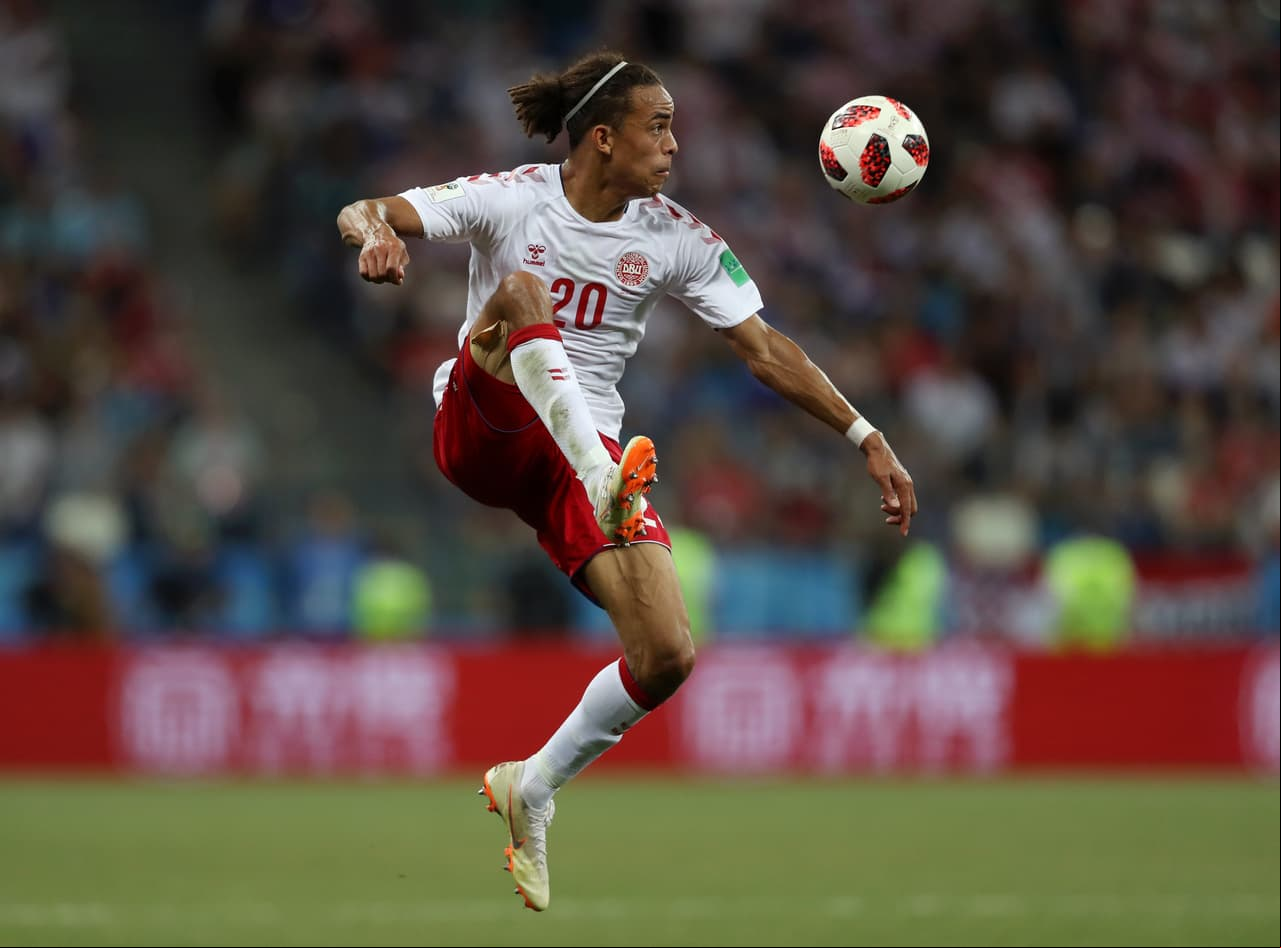 Yussuf Poulsen, del Red Bull Leipzig, estaría en la carpeta del Newcastle United y del West Ham United en este mercado.