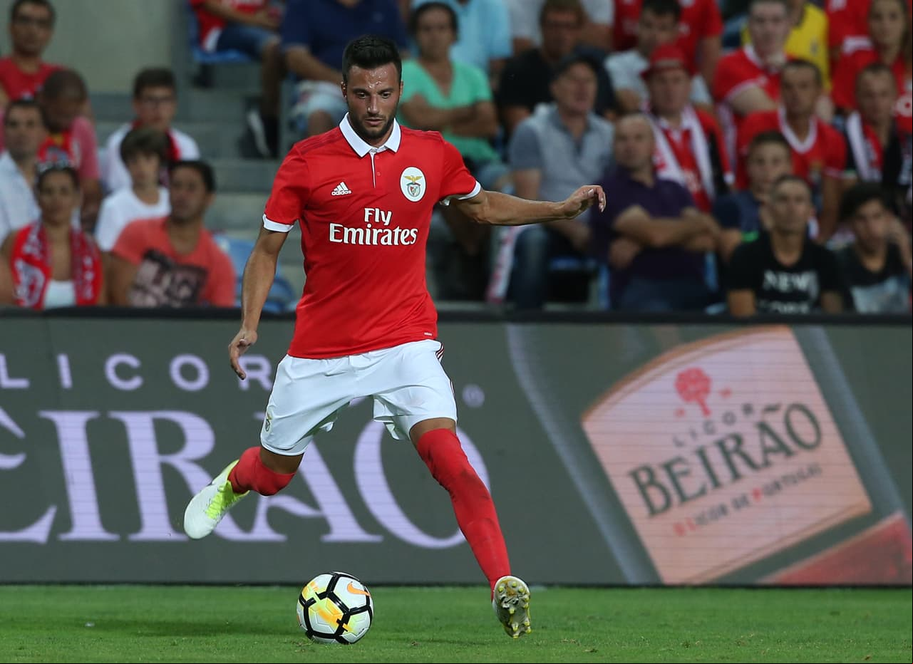 El griego Andreas Samaris, por otro lado, sería del interés del Newcastle para afrontar su regreso a la Premier.