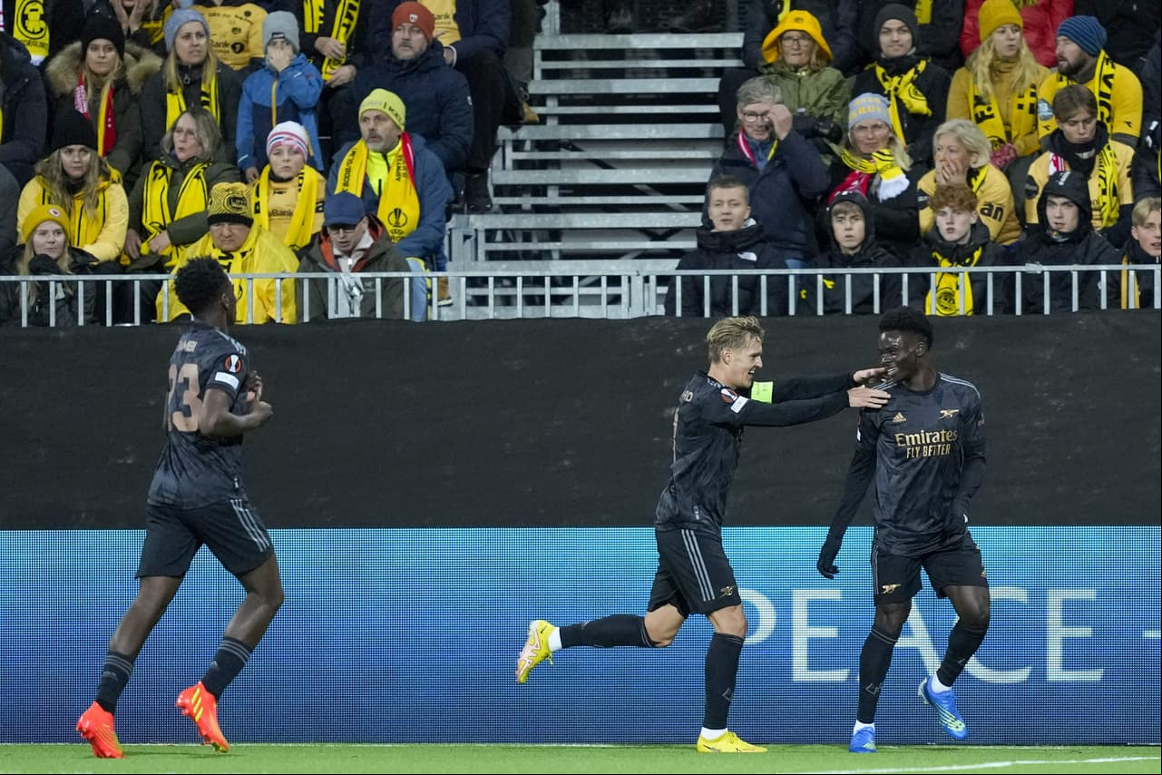 PSV triunfa con gol de Guti y Guardado hace historia en Europa League