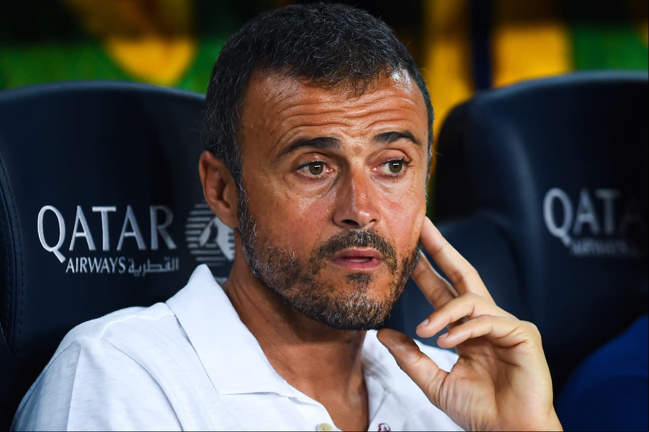 Y es que la sanción de la FIFA por irregularidades en la inscripción de jugadores menores de edad se ha convertido en un contratiempo para el técnico asturiano, sobre todo, con vistas a los primeros cuatro meses de competición.