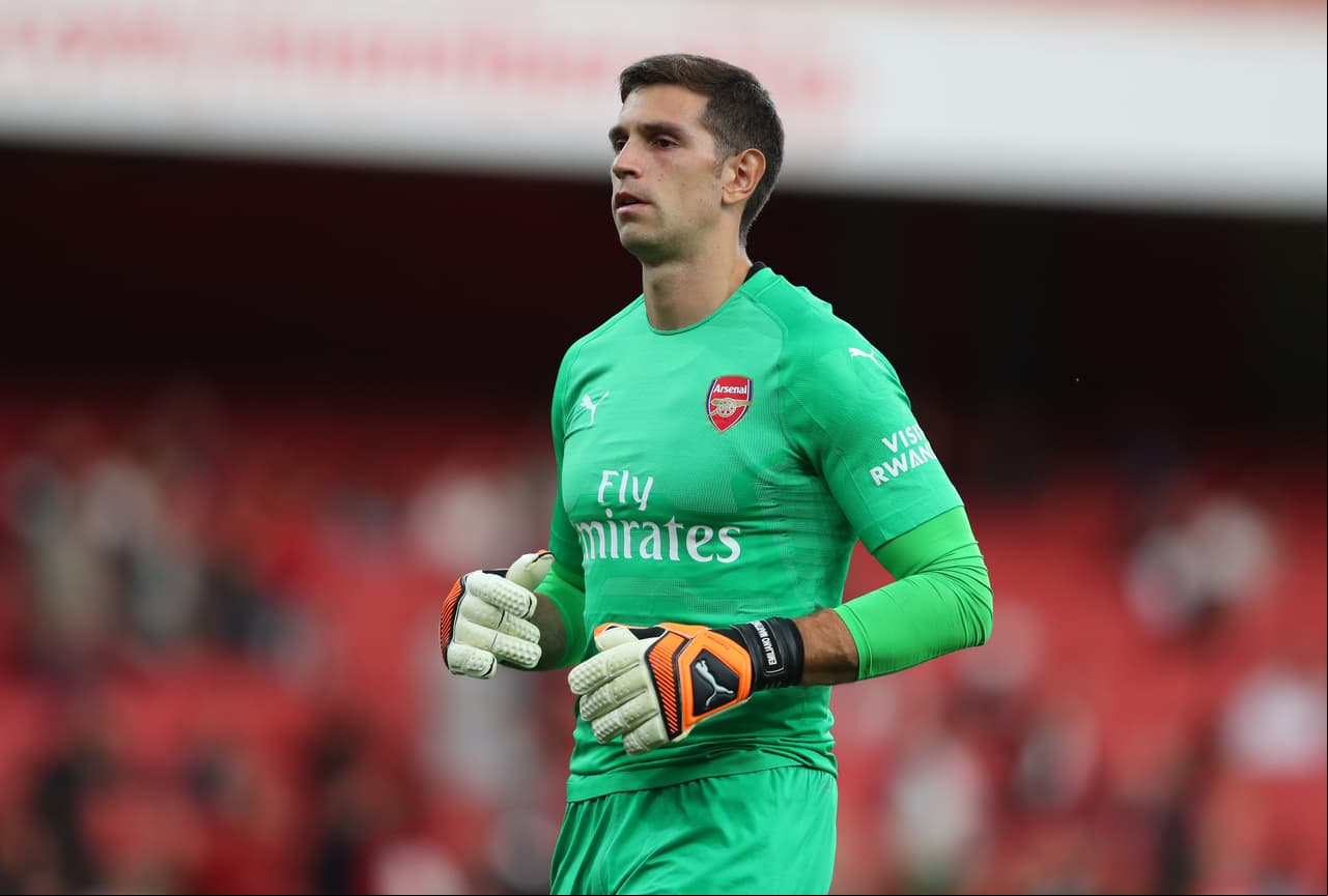 El argentino Emiliano Martínez tiene muy difícil jugar en el Arsenal y por eso podría pasar en este mercado a préstamo al Stade Rennes de Francia.