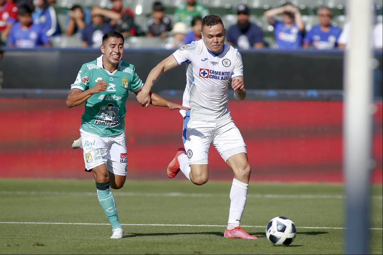 Cruz Azul ganó el Campeón de Campeones con Jonathan Rodríguez como protagonista haciendo dos goles.