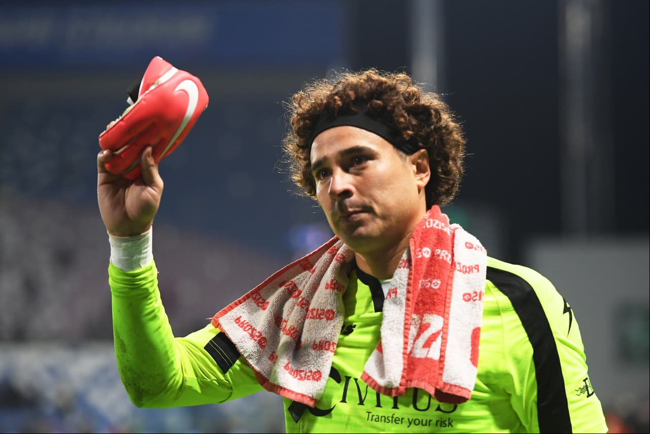 Guillermo Ochoa anuncia su salida del Salernitana
