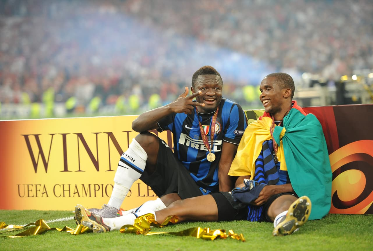 Eto'o se volvió un hombre récord al lograr tres Ligas de Campeones cuando el Inter derrotó al Bayern Múnich en el Santiago Bernabéu.