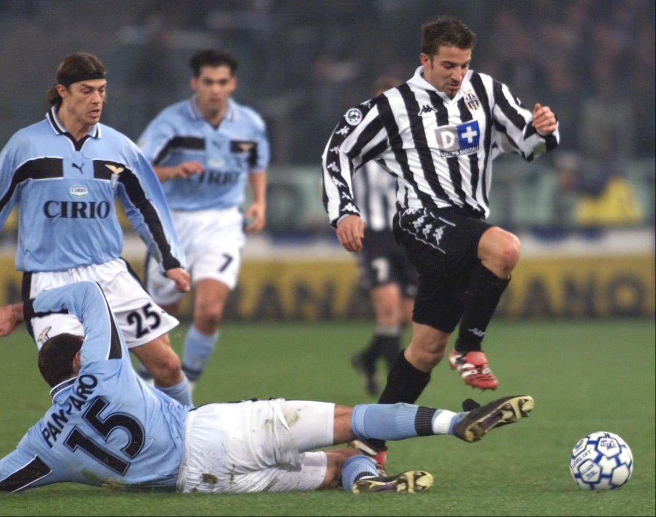 Aquel scudetto del 2000 fue el último de la Lazio. Con Almeyda, la escuadra lazial se hablaba de tú con la Juve del gran Alessandro Del Piero.