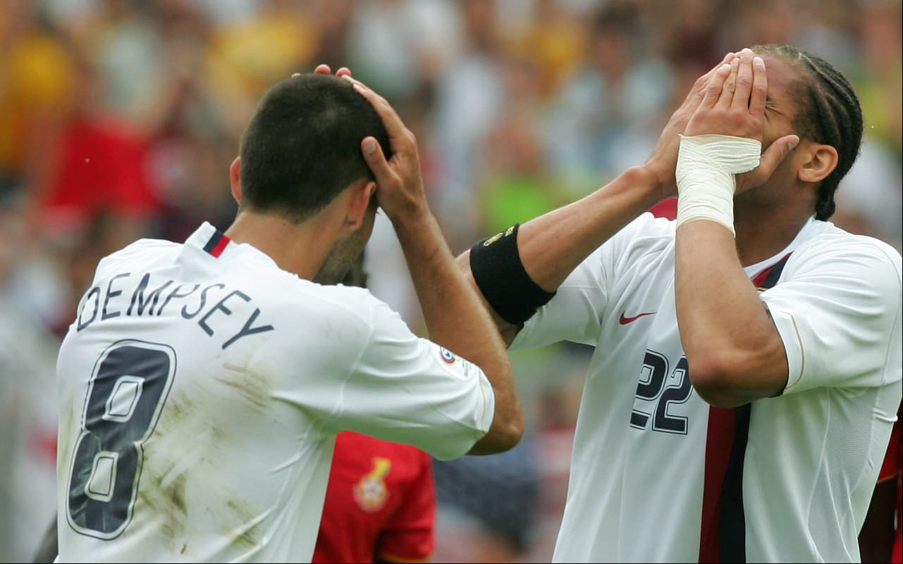 Sin embargo, la racha de Arena se vio marcada por un mal Mundial en Alemania-2006. eso sentenciaría su salida a pesar de haber sido el técnico con más victorias y la mejor ubicación de Estados Unidos en un ranking Fifa.