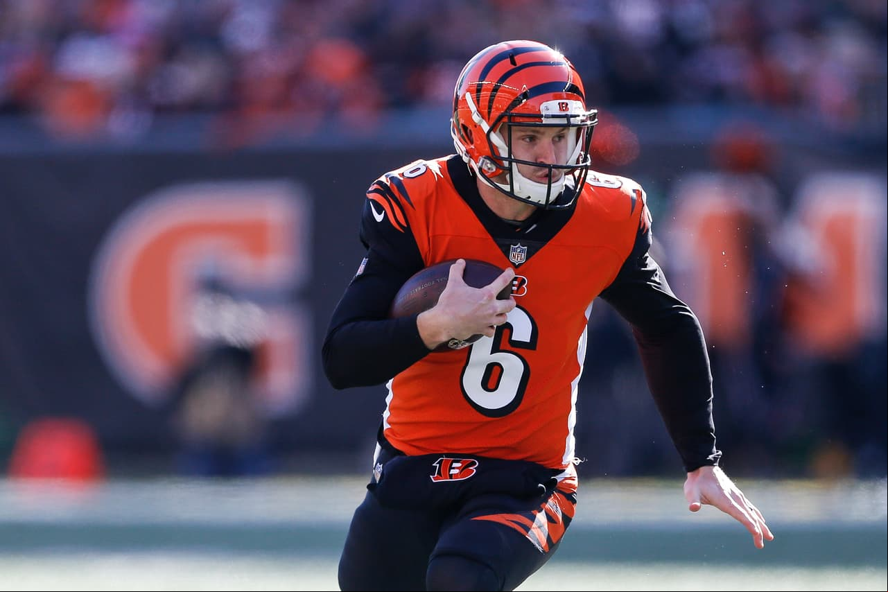 Ya con Dalton en la banca, el quarterback suplente Jeff Driskel tuvo una carrera de 27 yardas que derivó en touchdown para hacer más decoroso el marcador, 51-14 en las postrimerías del partido.