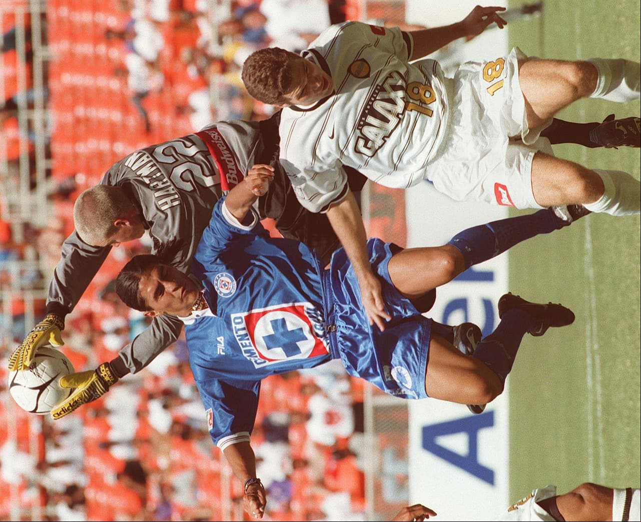 La MLS inició en 1996 y al año siguiente el LA Galaxy comenzaba a cementar su leyenda en la competición. Jorge Campos y Eduardo "Tanque" Hurtado anotaron en la final que perdió el Galaxy por 5-3 ante Cruz Azul, bajo el antiguo formato de Champions Cup. La final se jugó en el RFK Stadium de Washington, D.C.
